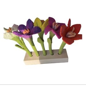 Lovevery Felt Flowers With Wood Base